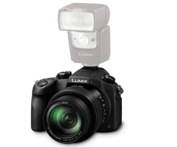 Digital Camera with Tripod and SD Card K721723