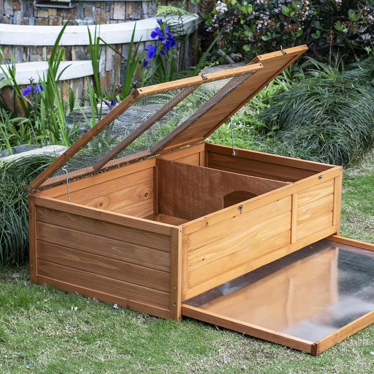 Wooden Tortoise House with Removable Bottom V906219