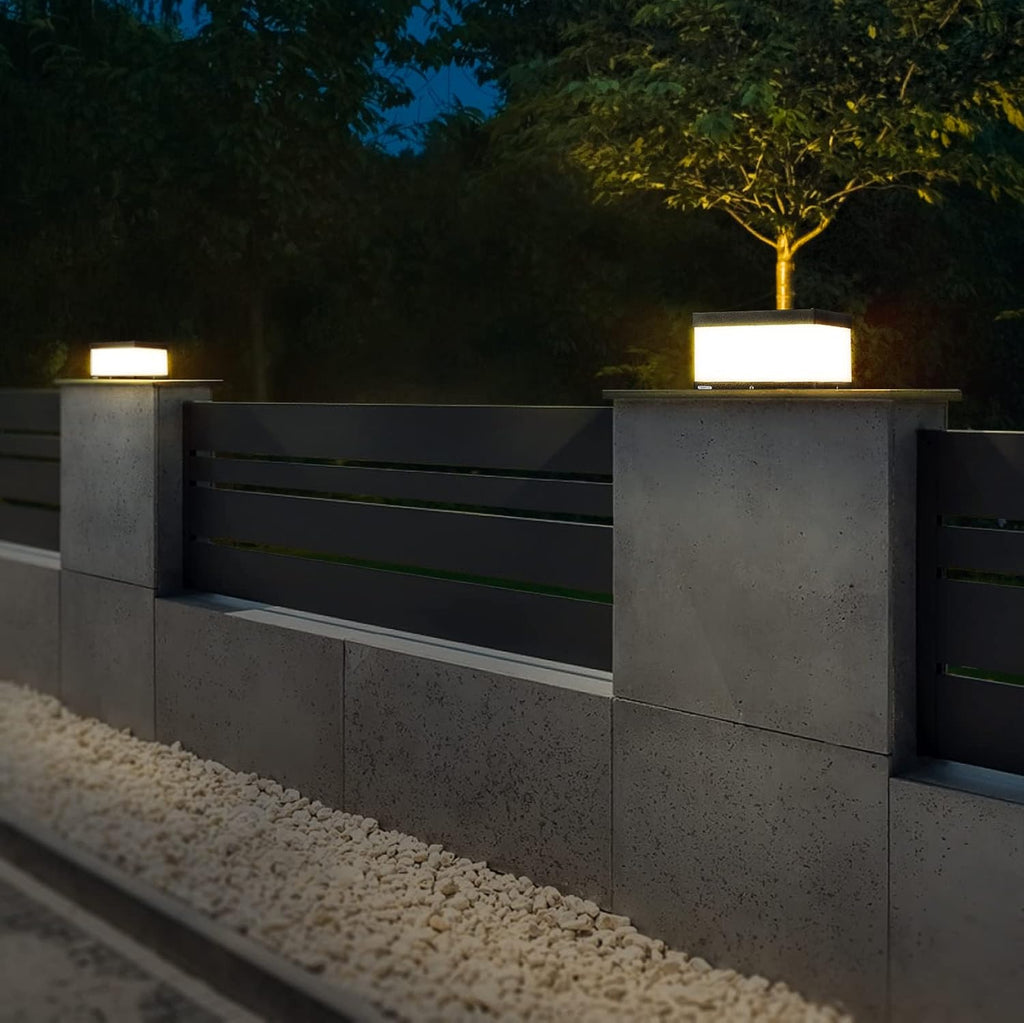 Outdoor Solar Post Cap Light N636268