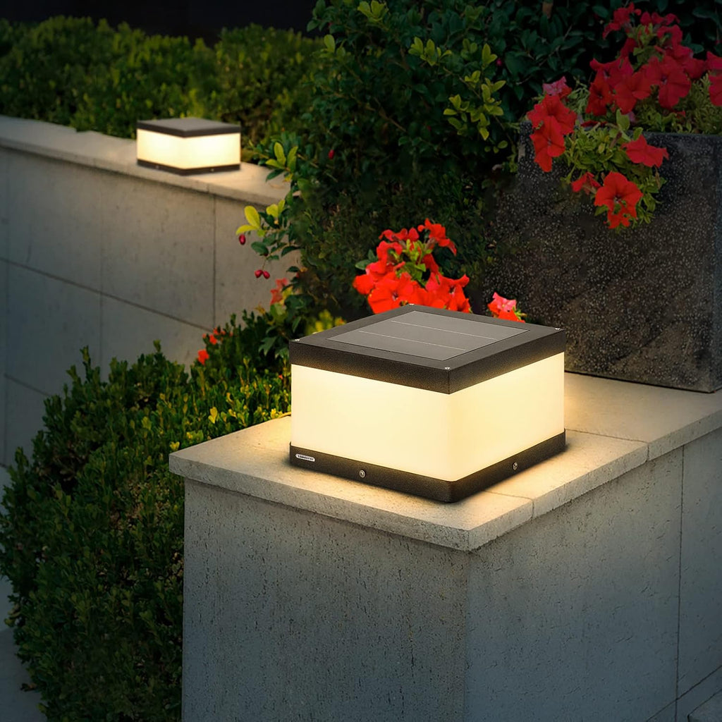 Outdoor Solar Post Cap Light N636268