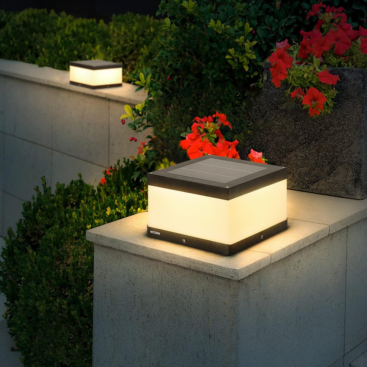 Outdoor Solar Post Cap Light N636268