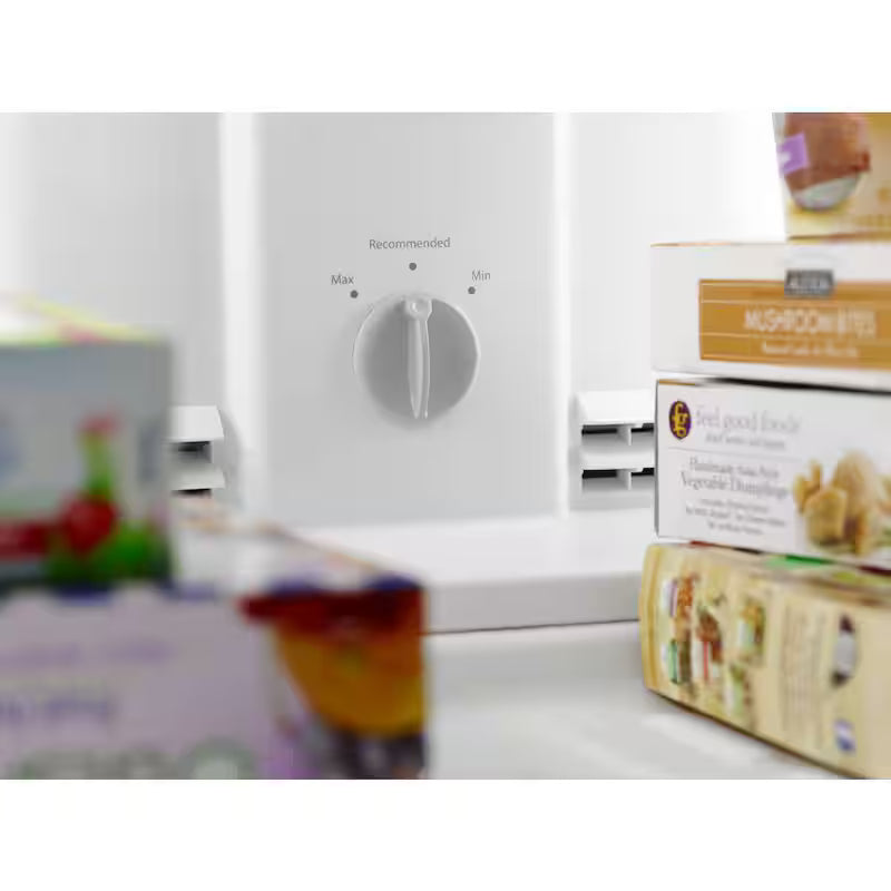 Top Freezer Refrigerator in Black Q76468