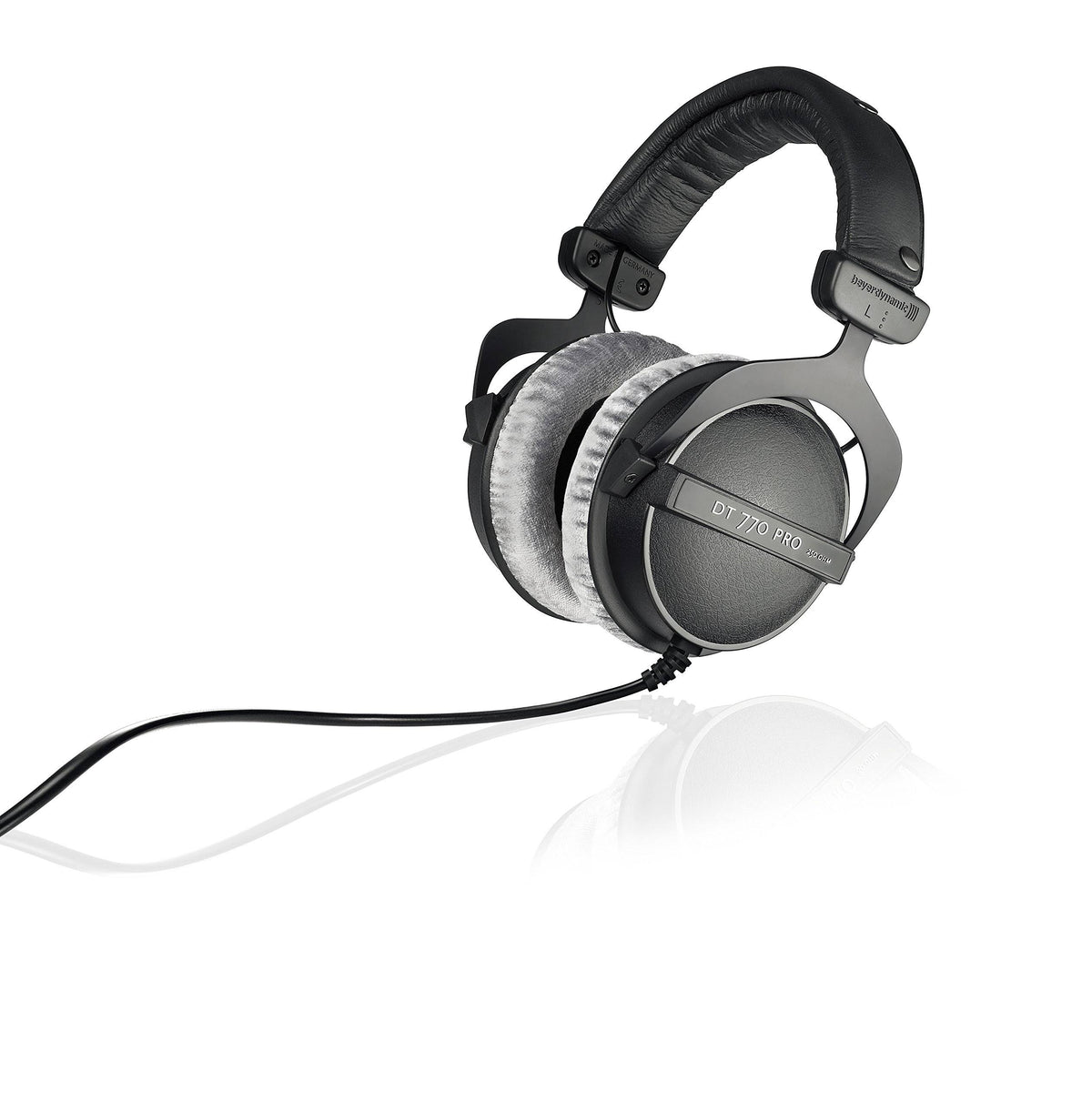 Closed Back Headphones I386997
