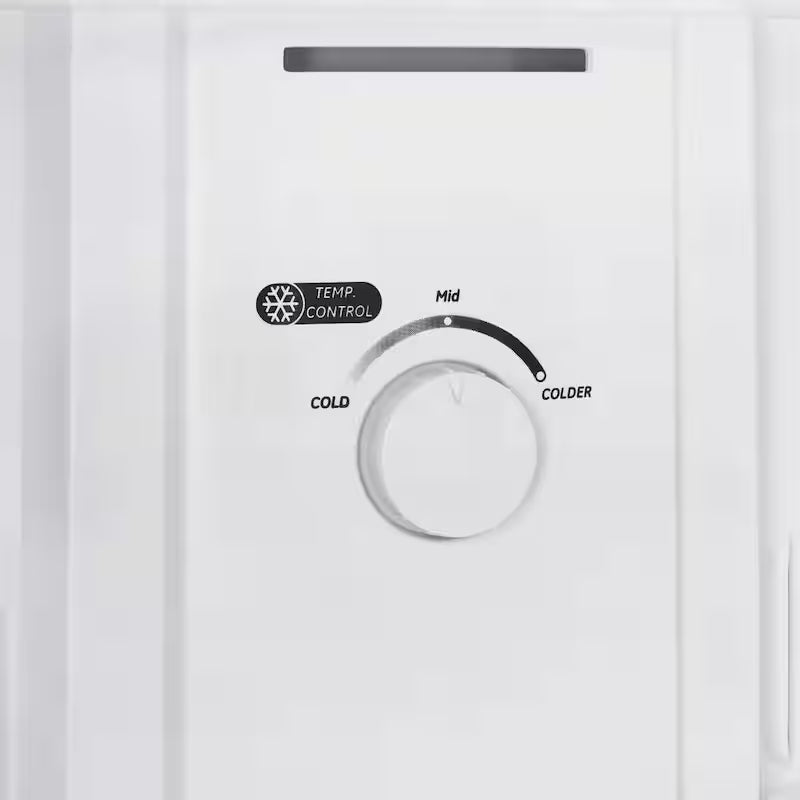 Top Freezer Refrigerator in Stainless Steel Look Q7367